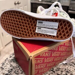 .. UV Vans Old Skool White/Pink UV Glitter Sneaker VNOA3WKT3UA1 Women’s size 7